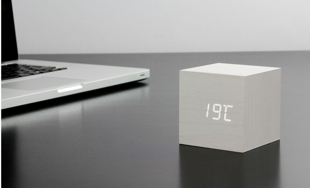 Äratuskell Cube White Click Clock