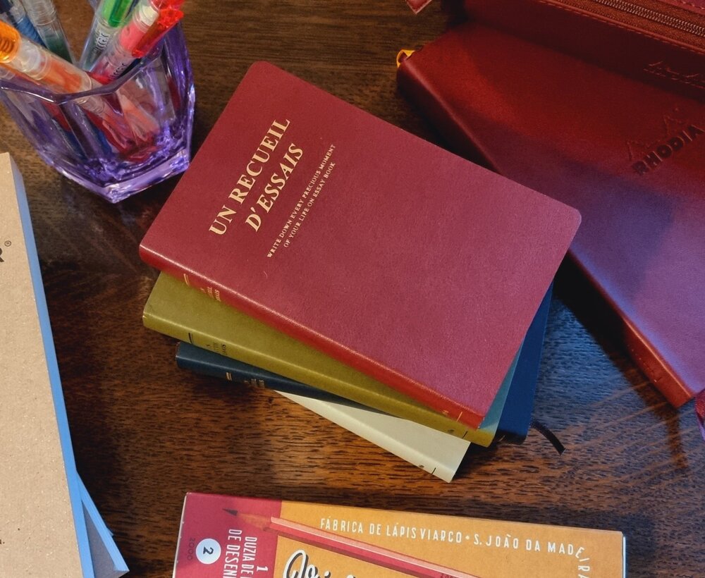 Iconic Märkmik Essay Book V.6, Burgundy