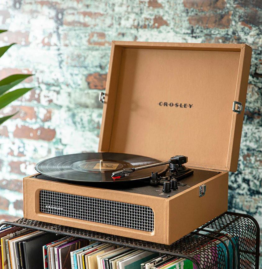 Crosley vinüülplaadimängija Voyager, Tan