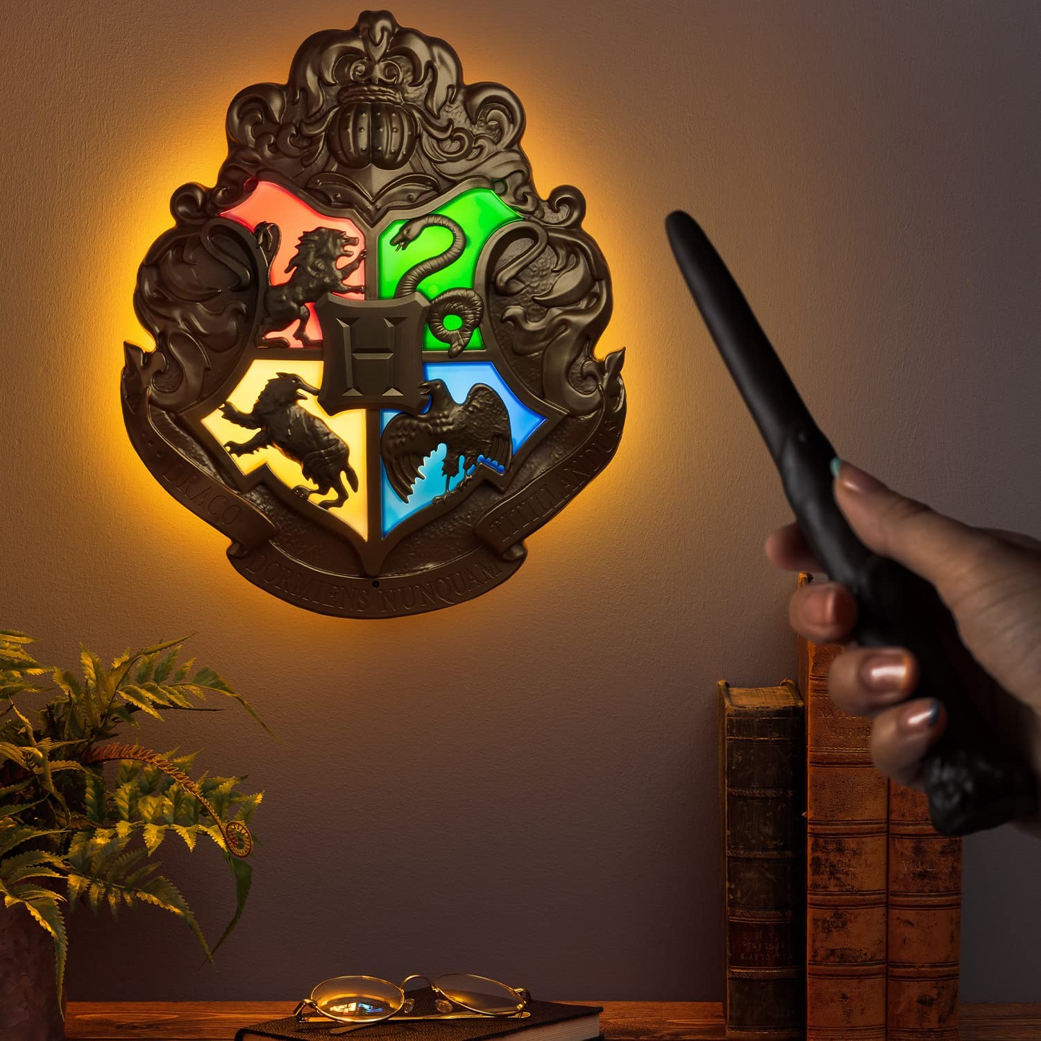 Lamp Harry Potter Hogwarts Crest with Wand Remote, 35cm