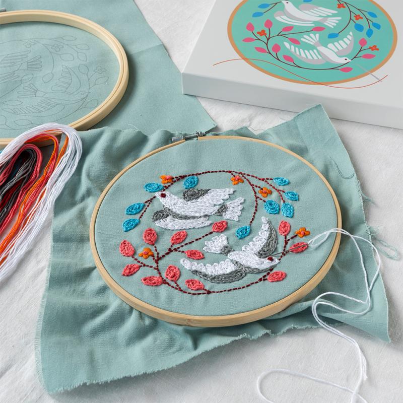 Käsitöökomplekt Embroidery kit, Peace Doves