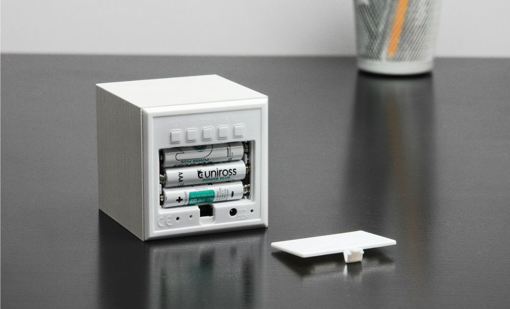 Äratuskell Cube White Click Clock