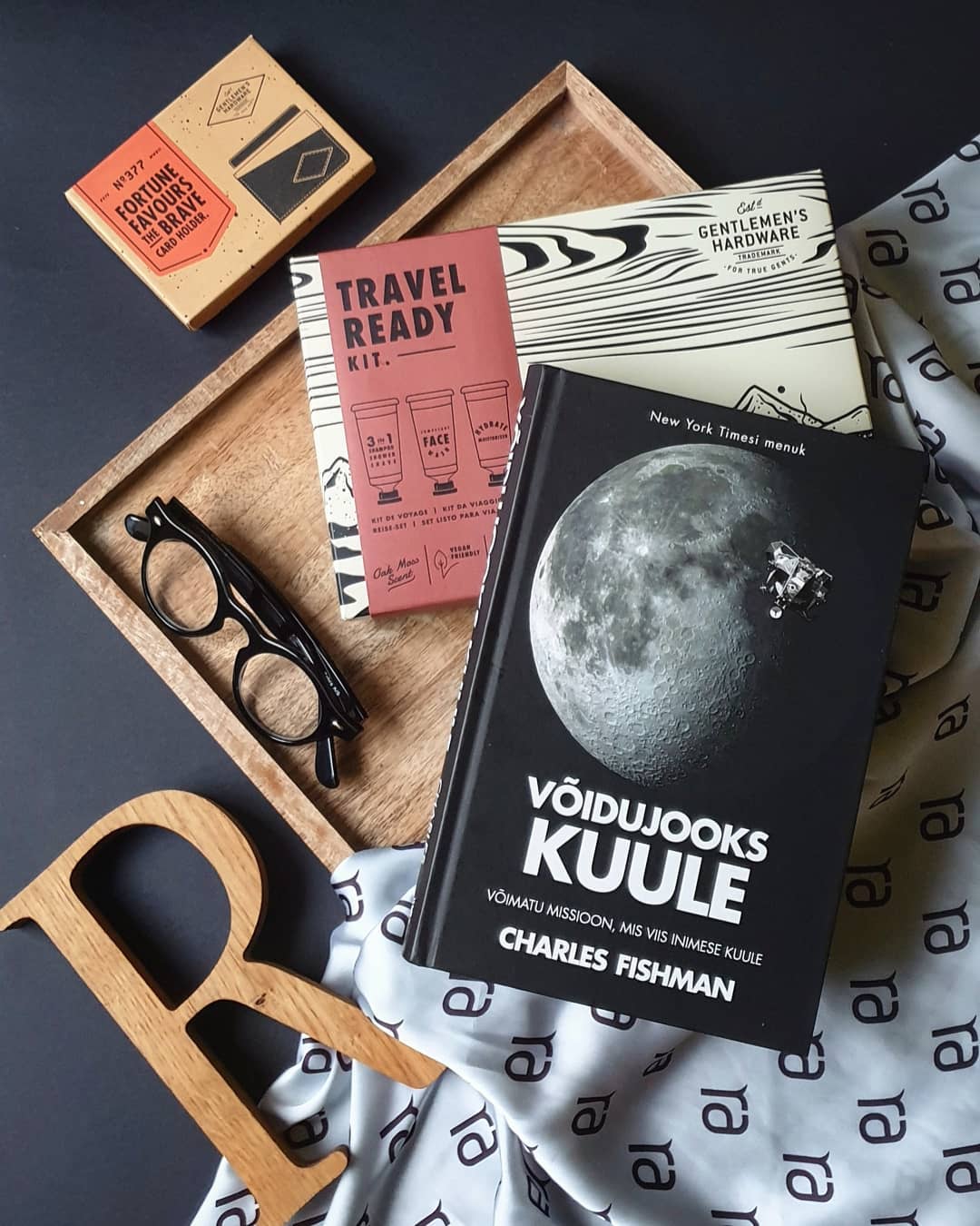 Võidujooks Kuule - Charles Fishman