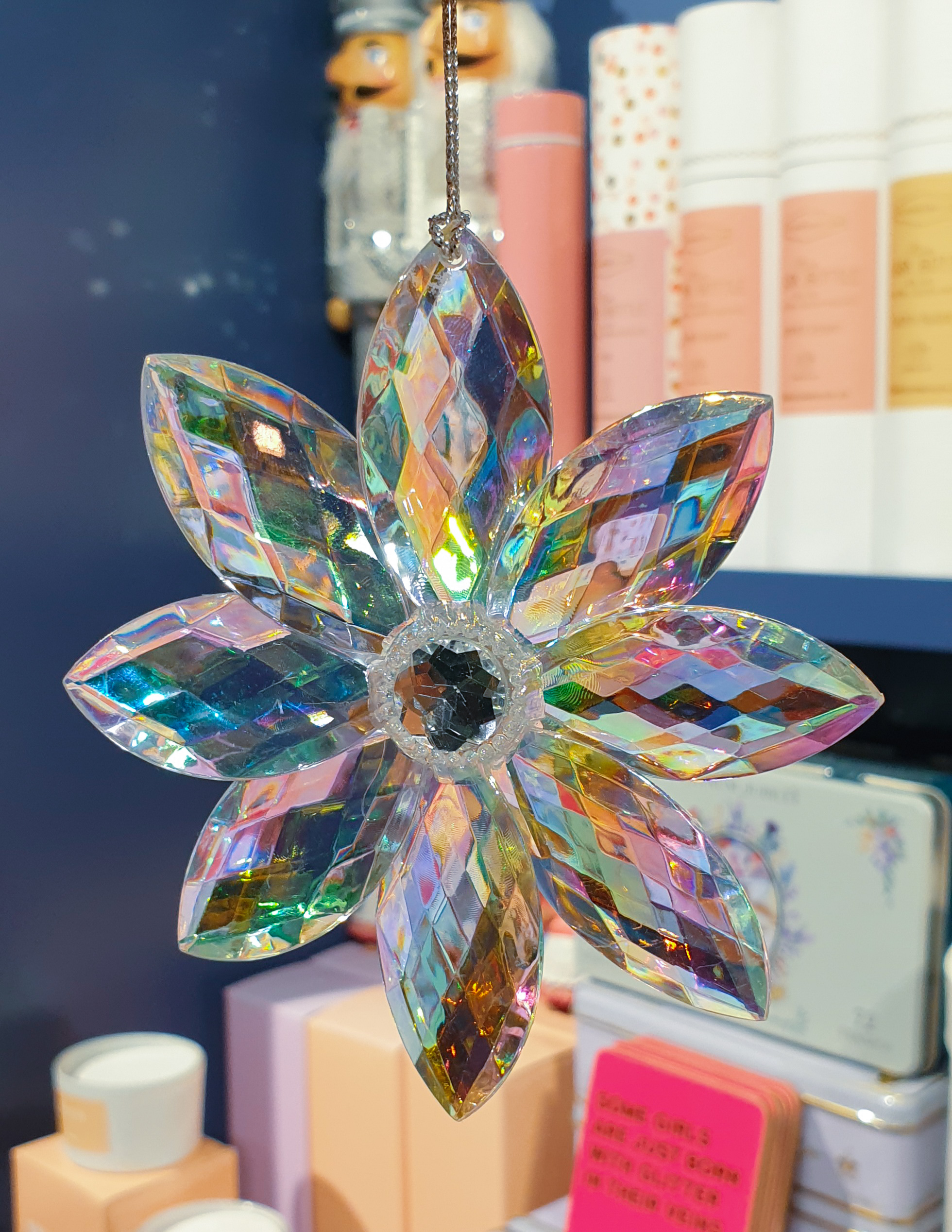 Rippuv kaunistus Acrylic Jewel in Flower, Clear Rainbow, assortii