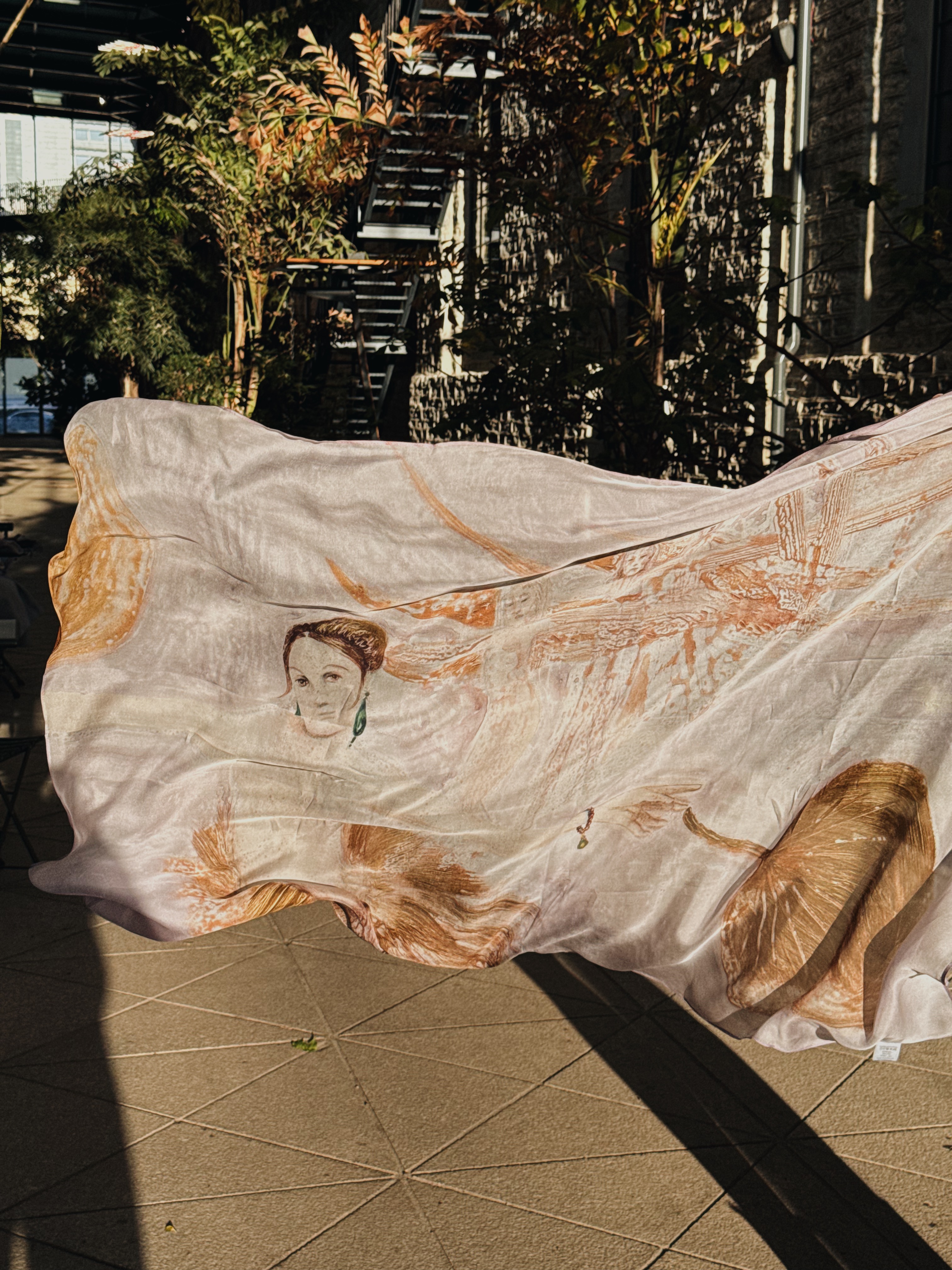 Siidisall Tedretähniline Tantsijanna, Epp Maria Kokamägi, 108x150cm